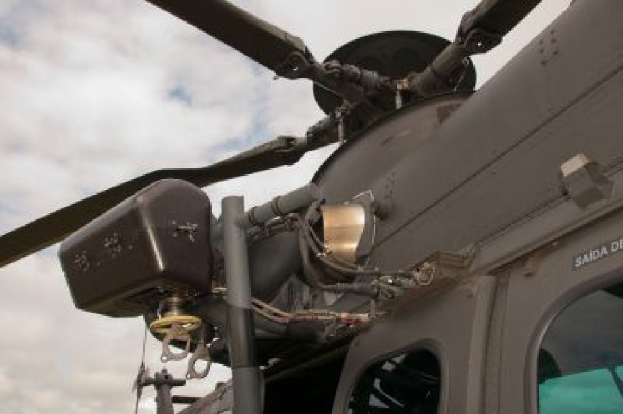 141210 helicoptero cabestrante ec725 helibras