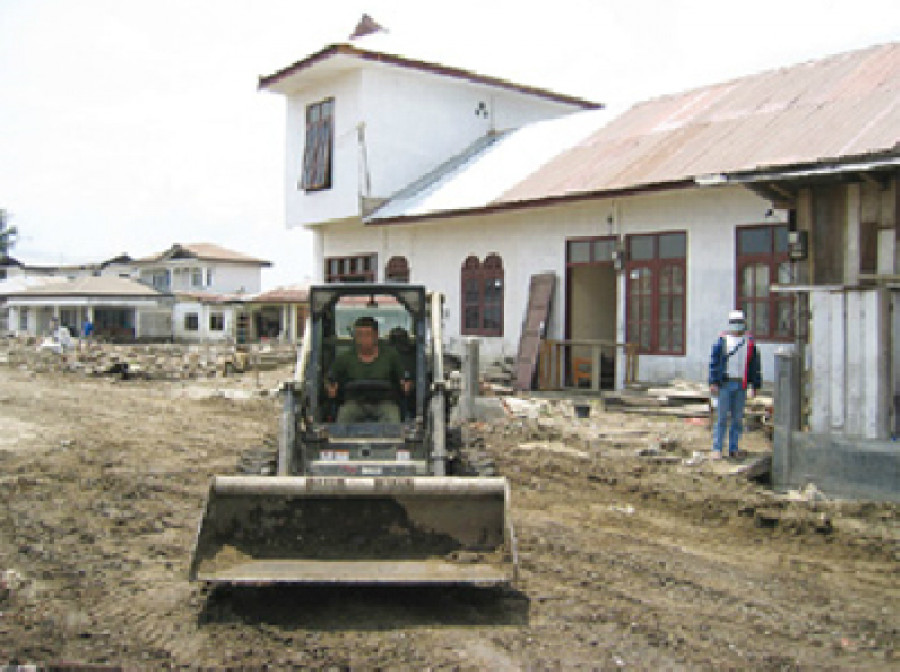 20140723 retroexcavadora ejercito