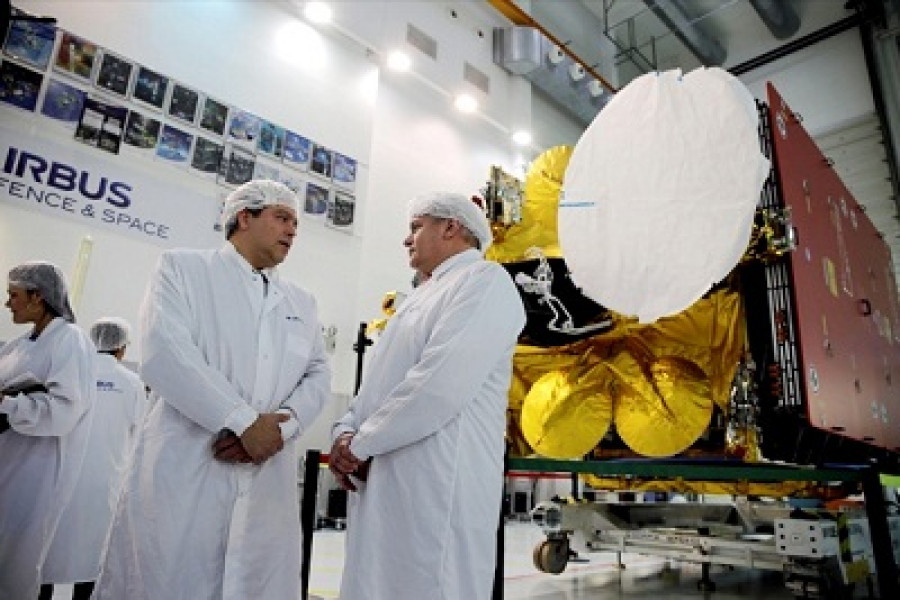 SatelitePeru AirbusDefenceSpace jul2014 MinDefPeru