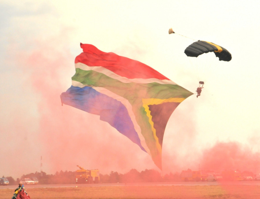 150331 bandera ministerio defensa sudafrica
