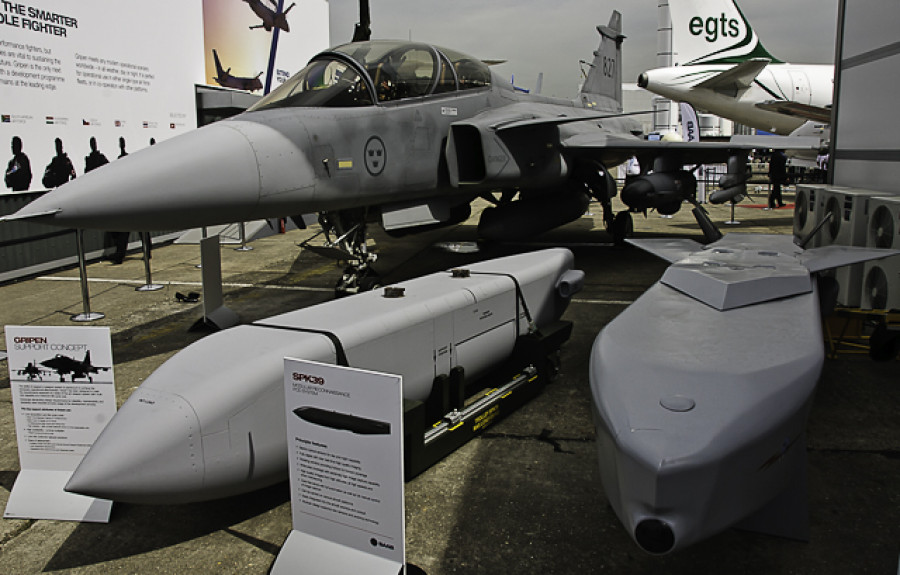 141106 avion caza gripen saab roberto caiafa