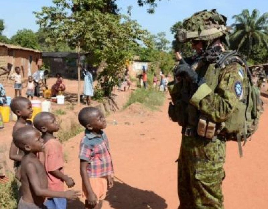 140618 soldado eufor centroafrica africa thales 633x502