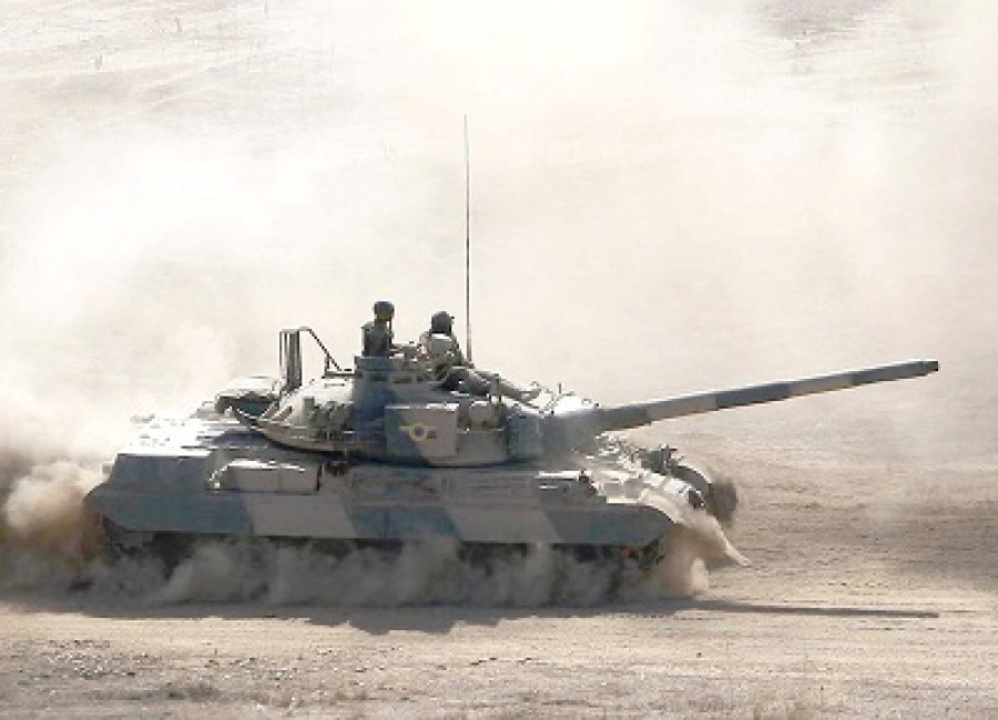 EV AMX 30V AVN 01