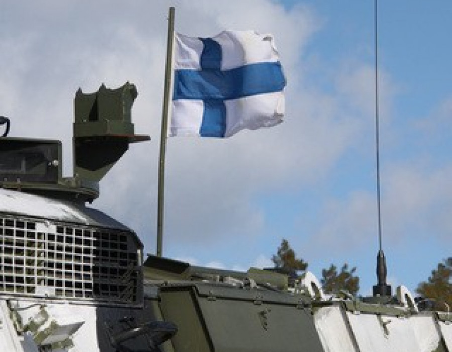 140716 bandera ministerio defensa finlandia 320x267