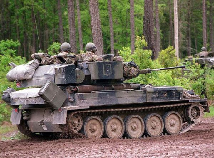 Vehiculos blindados britanicos para Letonia