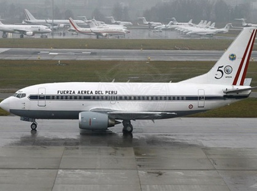 Peru 09 nov Boeing 737 500 FAP Avion Presidencial
