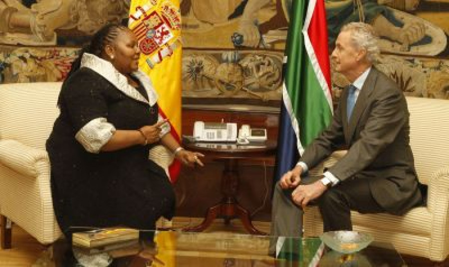 140204 ministros defensa sudafrica espana minisdef