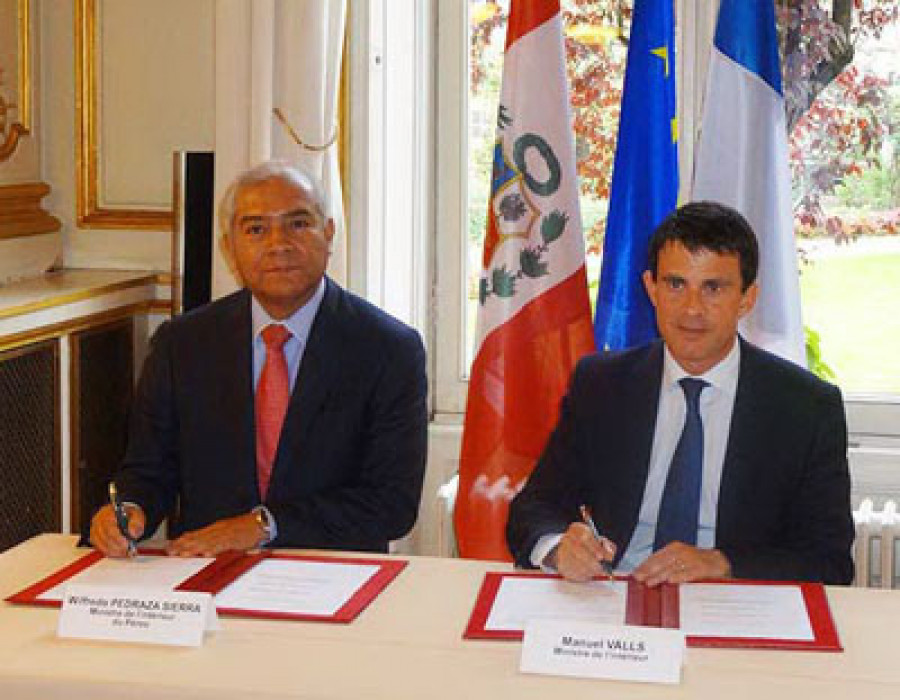 Francia Peru seguridad oct2013