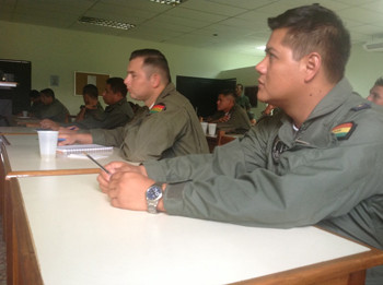 Pilotos bolivianos en Venezuela ABI