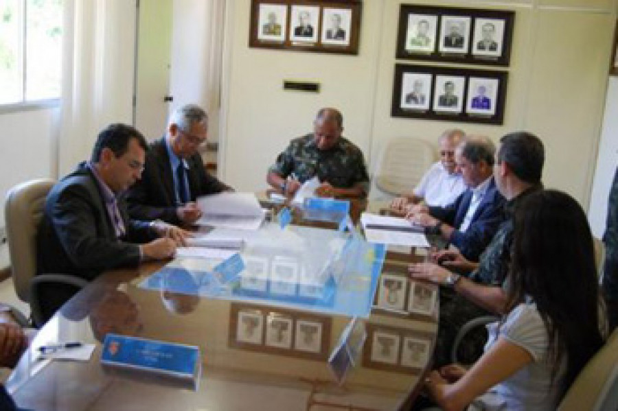 Assinatura contrato aurora foto CETEX