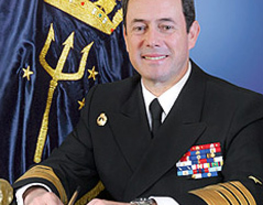 AlmiranteGonzalezRobles jefeArmadaChile