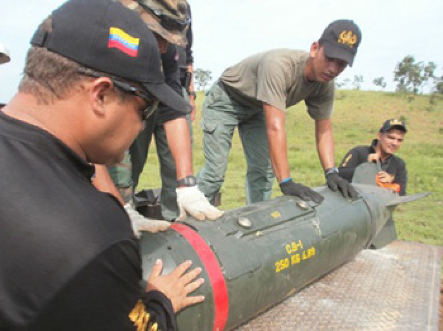 Bomba cluster TAL CB 1 ago2011 Daex