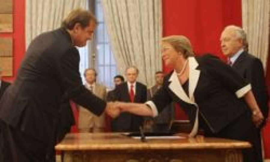 MinistrodefensachileconBachelet