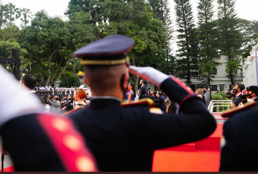 Cadetes salvadoreños durante la ceremonia del Bicentenario de la Independencia. Foto: Presidencia de El Salvador