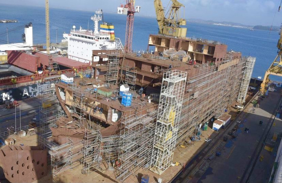 El rompehielos en la grada de construcción de Asmar Talcahuano. Foto: Instagram antartica_cl