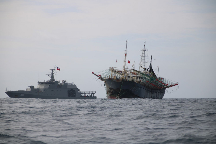 El OPV-84 Cabo Odger fiscalizó el paso de la flota pesquera extranjera a más de 200 millas náuticas de Arica. Foto: Armada de Chile