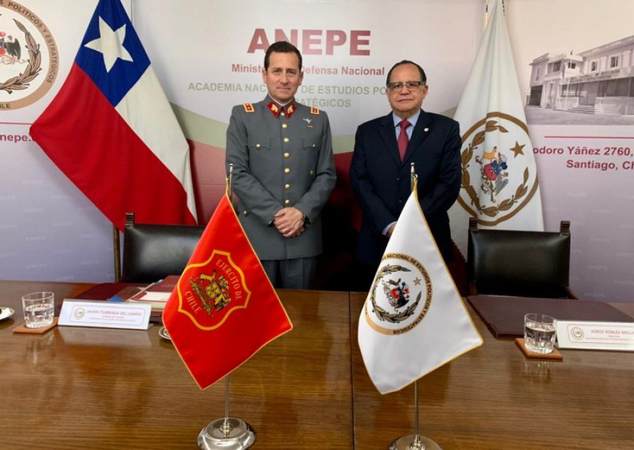 La firma del convenio se realizó el 24 de noviembre en Santiago. Foto: Anepe