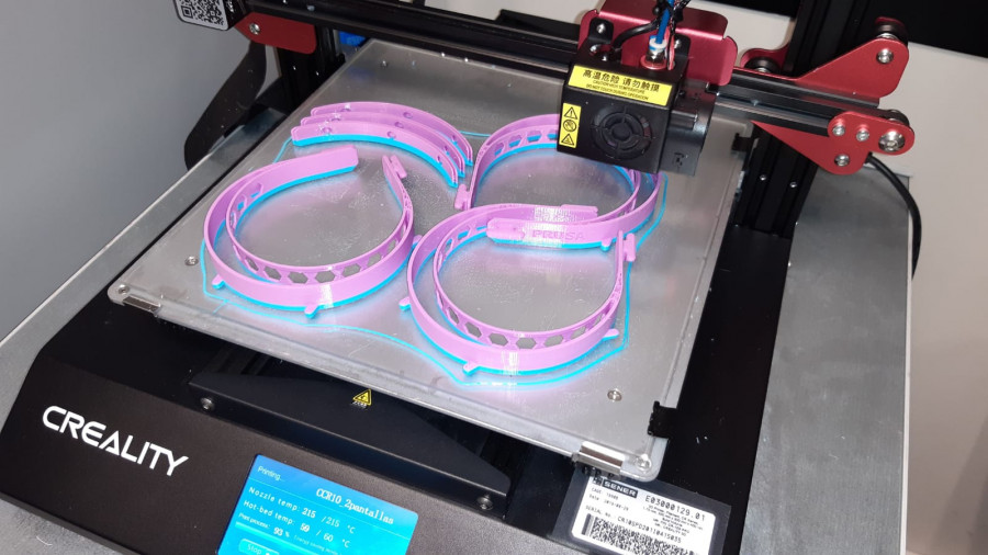 Fabricación de viseras protectoras con impresoras 3D. Foto: Sener