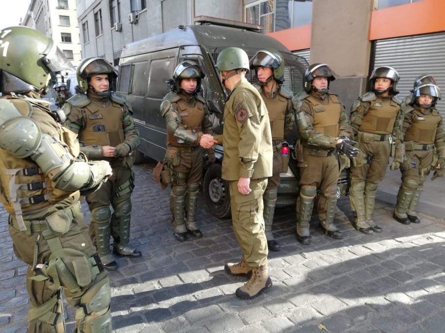 El director de Carabineros entrega su apoyo a las Fuerzas Especiales de la policía. Foto: Carabineros