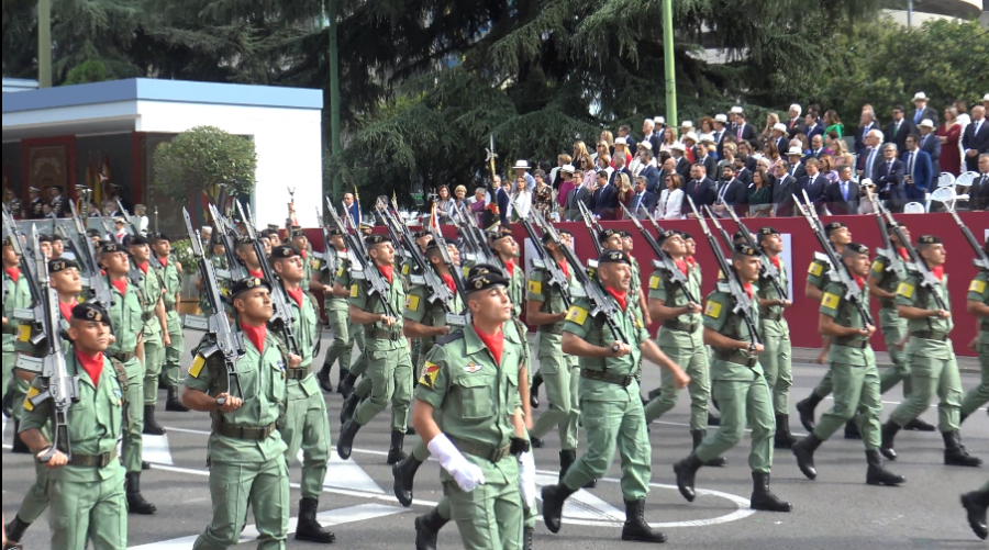 Unidades del Ejército desfilan durante los actos del Día de la Fiesta Nacional. Foto: Infodefensa.com