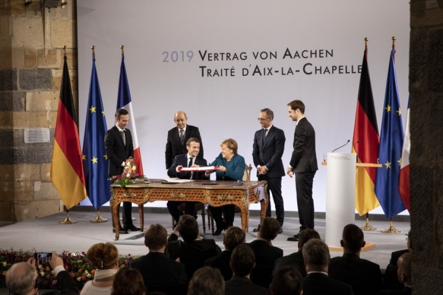 Emmanuel Macron y Angela Merkel en el encuentro de Toulouse. Foto: Élysée