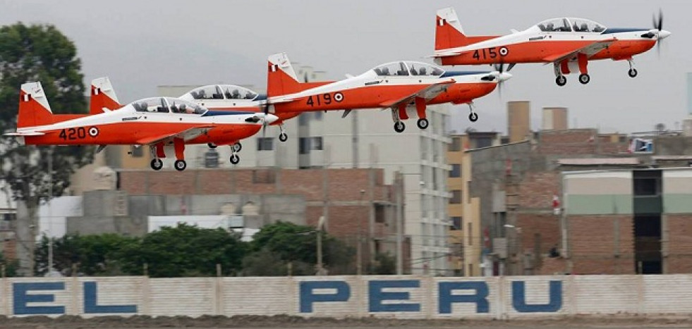 Aviones KT-1P despegando en bloque desde la base aérea Las Palmas, en Lima. Foto: Fuerza Aérea del Perú.