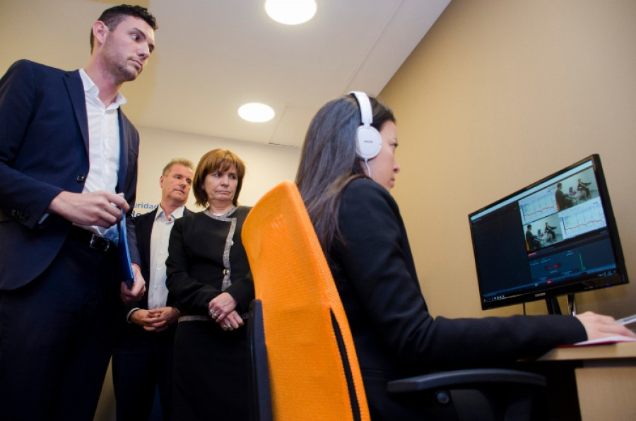 Patricia Bullrich junto a los nuevos polígrafos incorporados. Foto: Ministerio de Seguridad.