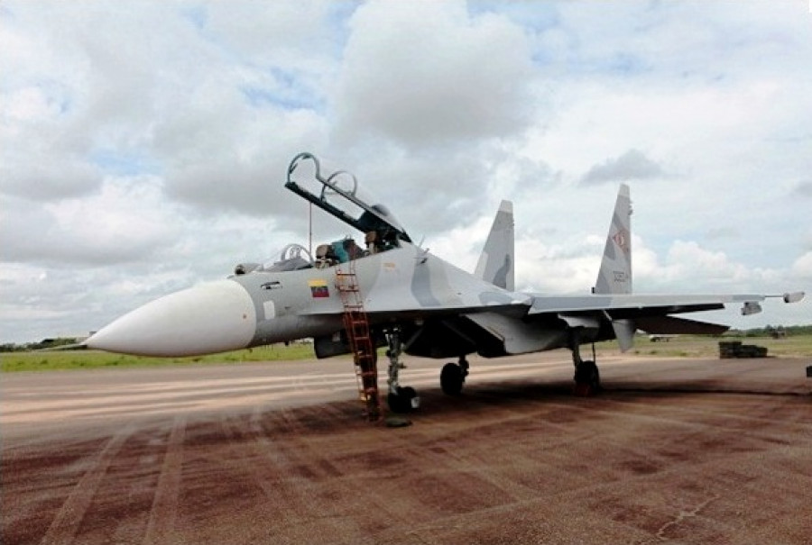 Caza Su-30MK2, igual al avión siniestrado, estacionado en la base aeroespacial Capitán Ríos´. Foto: Prensa Presidencial.