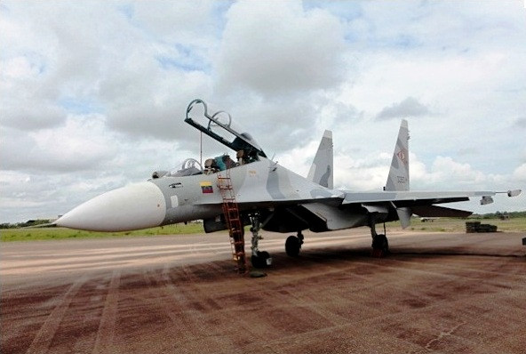 Caza Su-30MK2, igual al avión siniestrado, estacionado en la base aeroespacial Capitán Ríos´. Foto: Prensa Presidencial.