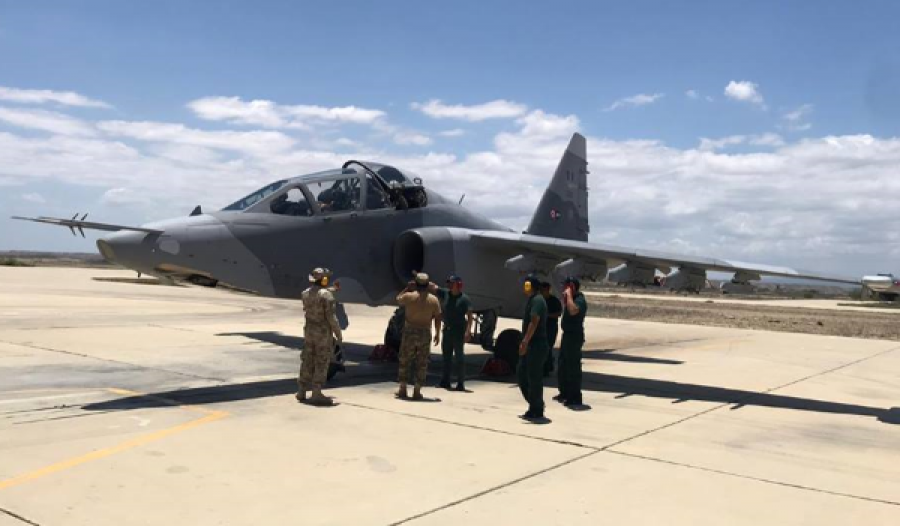Pilotos entrenando en un Su-25UB de la Fuerza Aérea del Perú. Foto: Fuerza Aérea del Perú