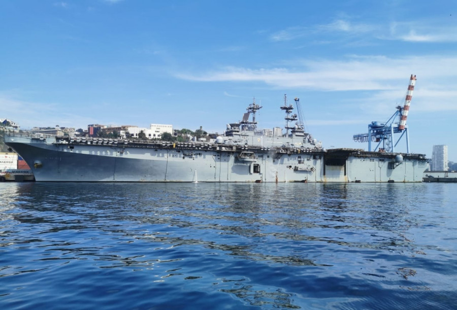 El USS Wasp LHD-1 permanecerá hasta el jueves 17 de octubre en el sitio 1 de TPS de Valparaíso. Foto: Fernando Espinoza