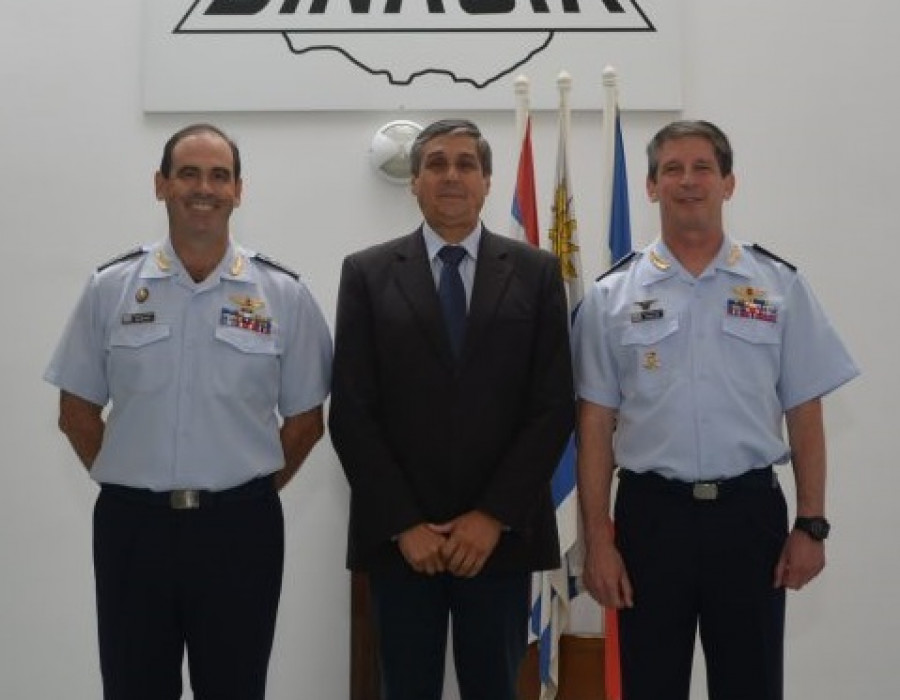 De izquierda a derecha, Marenco, Montiel y Pereyra. Foto: Ministerio de Defensa de Uruguay.