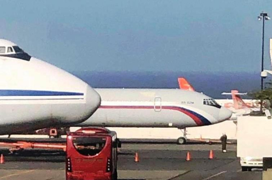 Aviones rusos An-124 e Il-62M d de la Fuerza Aérea rusa estacionados en el aeropuerto internacional Simón Bolívar´. Foto. Twitter, autor de