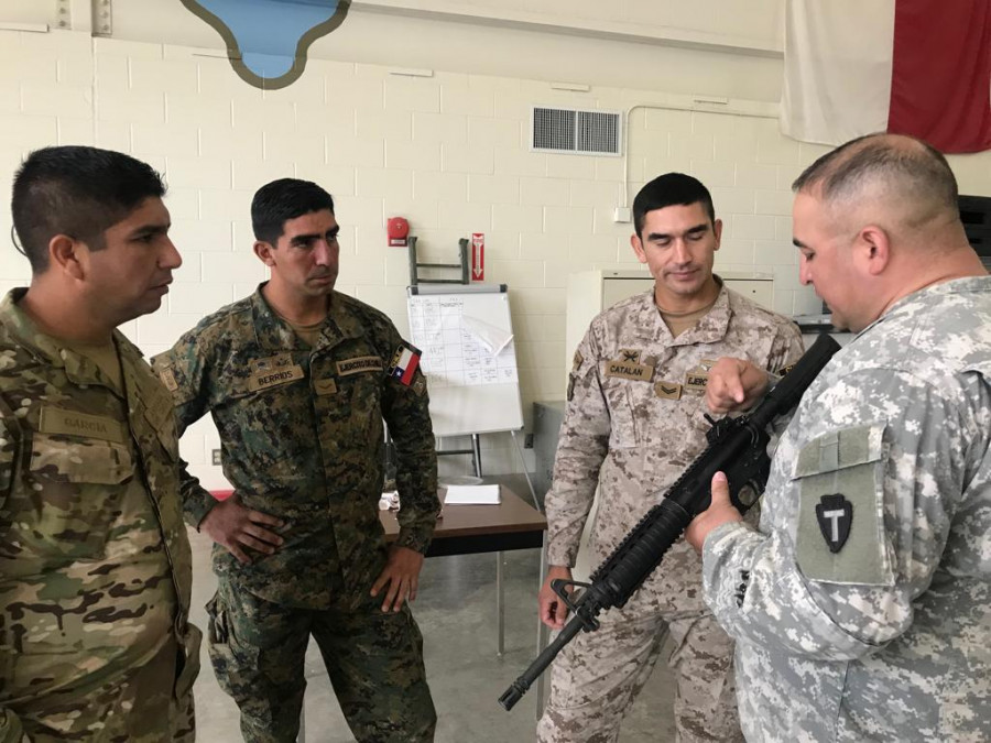 Los representantes chilenos deberán demostrar sus habilidades de tiro empleando la carabina M4. Foto: Ejército de Chile