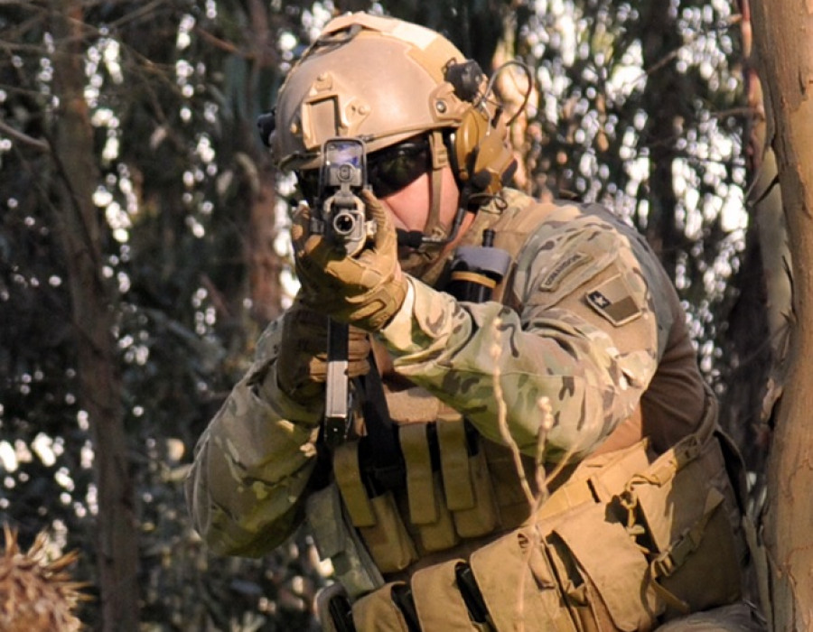 Algunos de los antiguos Galil de la FACh recibieron nuevos kits con variados accesorios. Foto: FACh