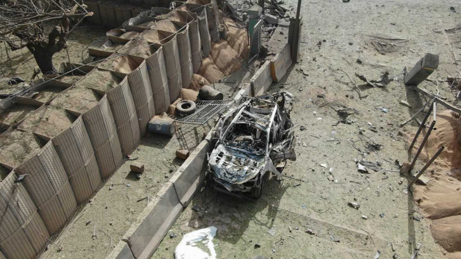 Vehículo bomba tras la explosión. Foto. Emad