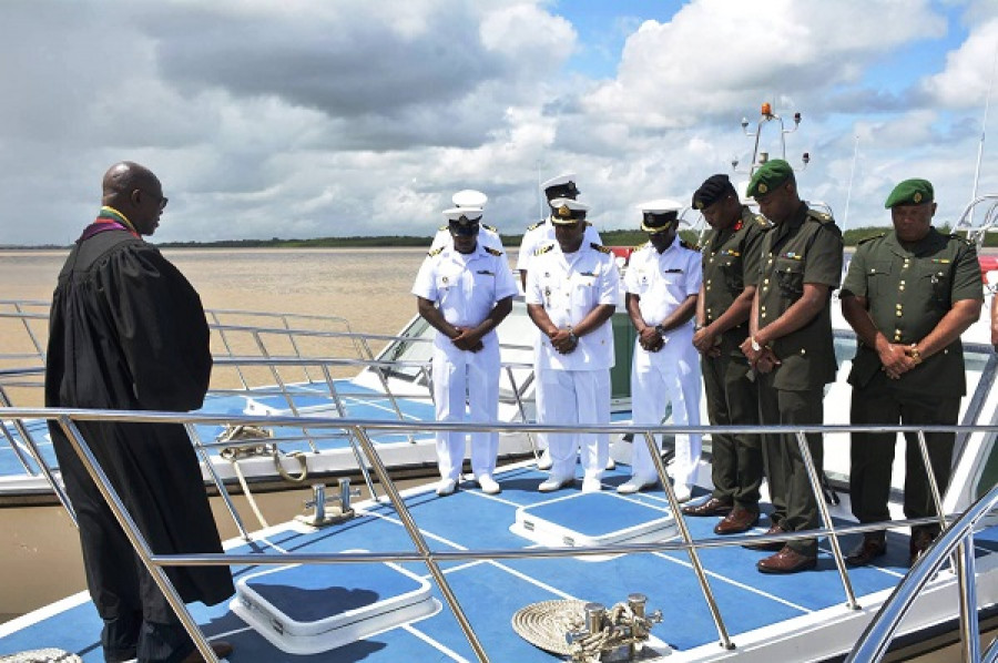 Ceremonia de incorporación, el 10 de febrero pasado, de tres nuevas patrulleras. Foto: Guyana Defence Force.