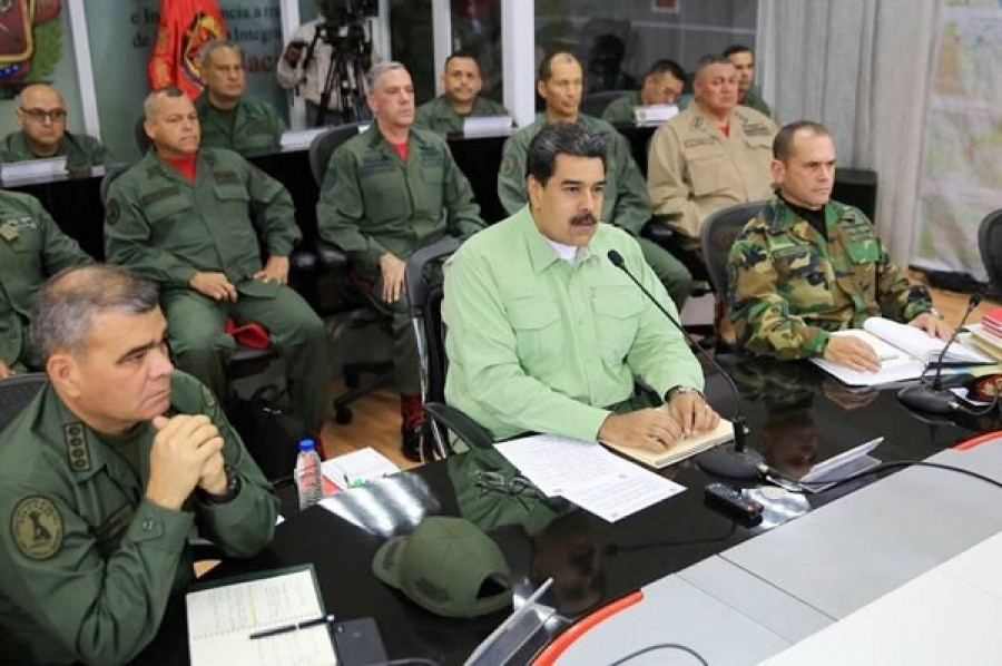 Maduro reunido con el Estado Mayor Superior de la Fuerza Armada Nacional. Foto: Agencia Venezolana de Noticias.