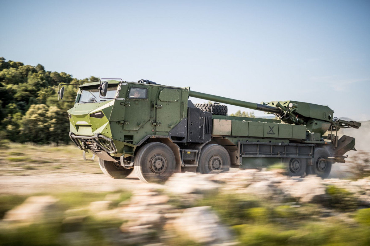Chequia compra a Nexter 52 sistemas de artillería de 155mm Caesar 8x8