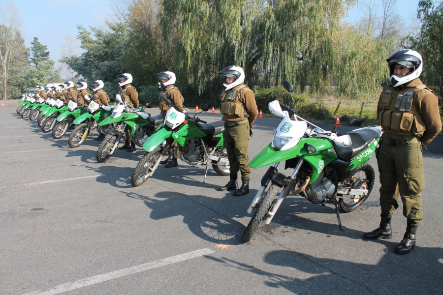 Carabineros de Chile curso de conducción de motos todo terreno (1)