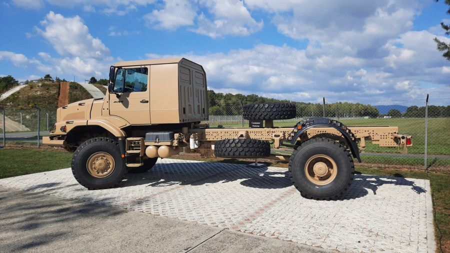 Zetros 4x4 con plataforma múltiple