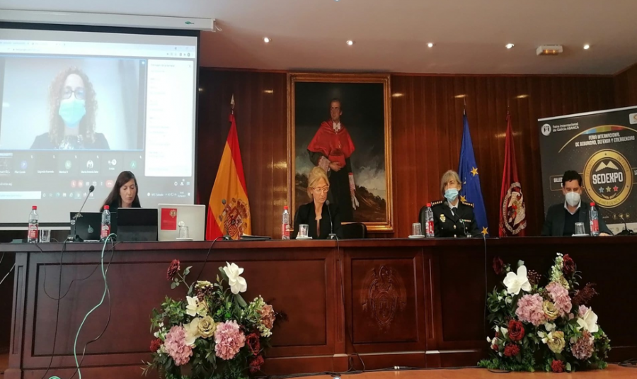Foro mujer seguridad defensa emergencia