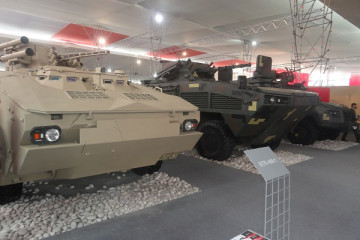 BTR 4VM1 Otaman6x6 Kozak4x4 Ukroboronprom Sitdef2021 nov2021 PeterWatson