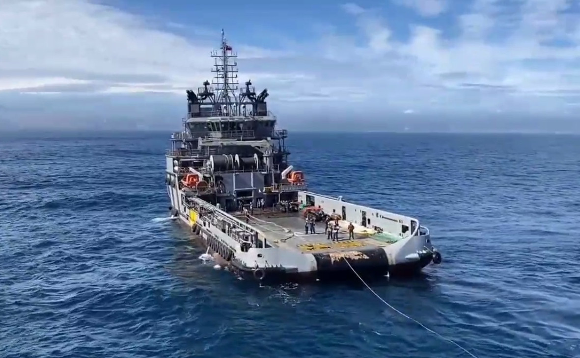ATF 65  Janequeo remolque a petrolero Araucano imagen Armada de Chile