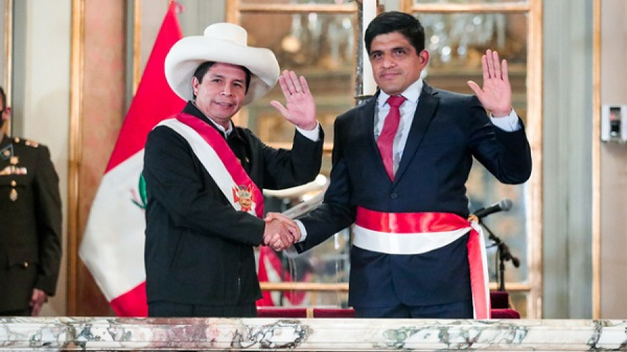 PedroCastillo JuanCarrascoJuramentacomoMinDef 17nov2021 MinDefPeru