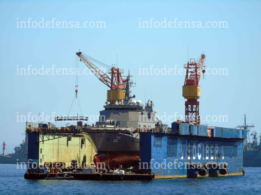 El OPV 82 Comandante Toro en el dique flotante Valparaíso III foto Richard Brito