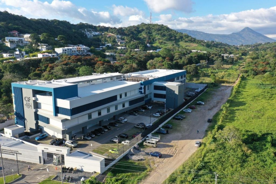 Embajada de EE.UU. en El Salvador supervisa operaciones de nuevo Centro de Investigación Forense