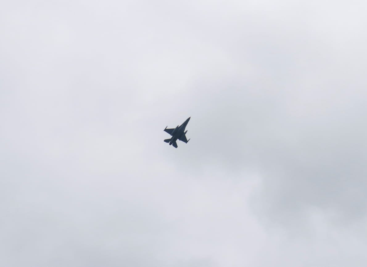 F 16 entrenamiento con fragatas clase delide  Foto Armada de Chile