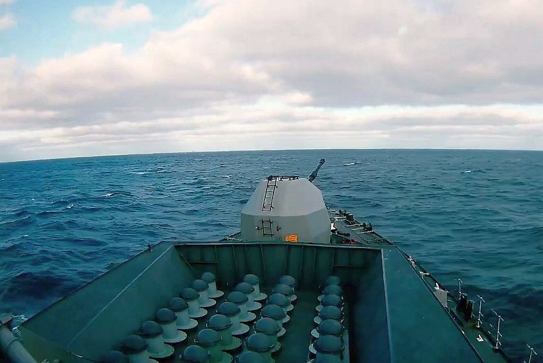 Fragata Almirante Cochrane lanzadores de misiles CAMM  foto Armada de Chile