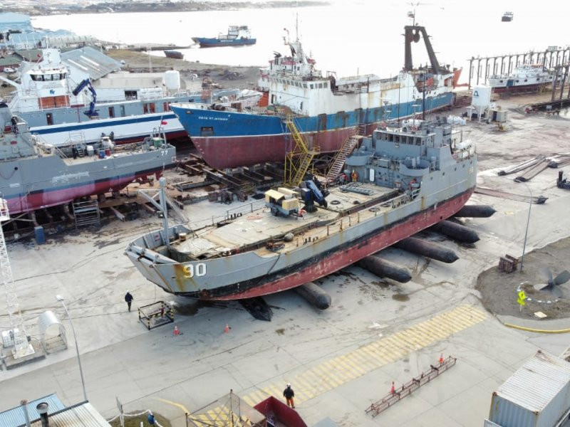 Barcaza Elicura de la Armada de Chile en Asmar Magallanes foto Armada de Chile
